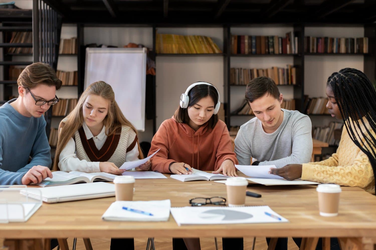 Mengapa Komunikasi Bahasa Inggris Menjadi Skill Kunci di Dunia Kerja Global